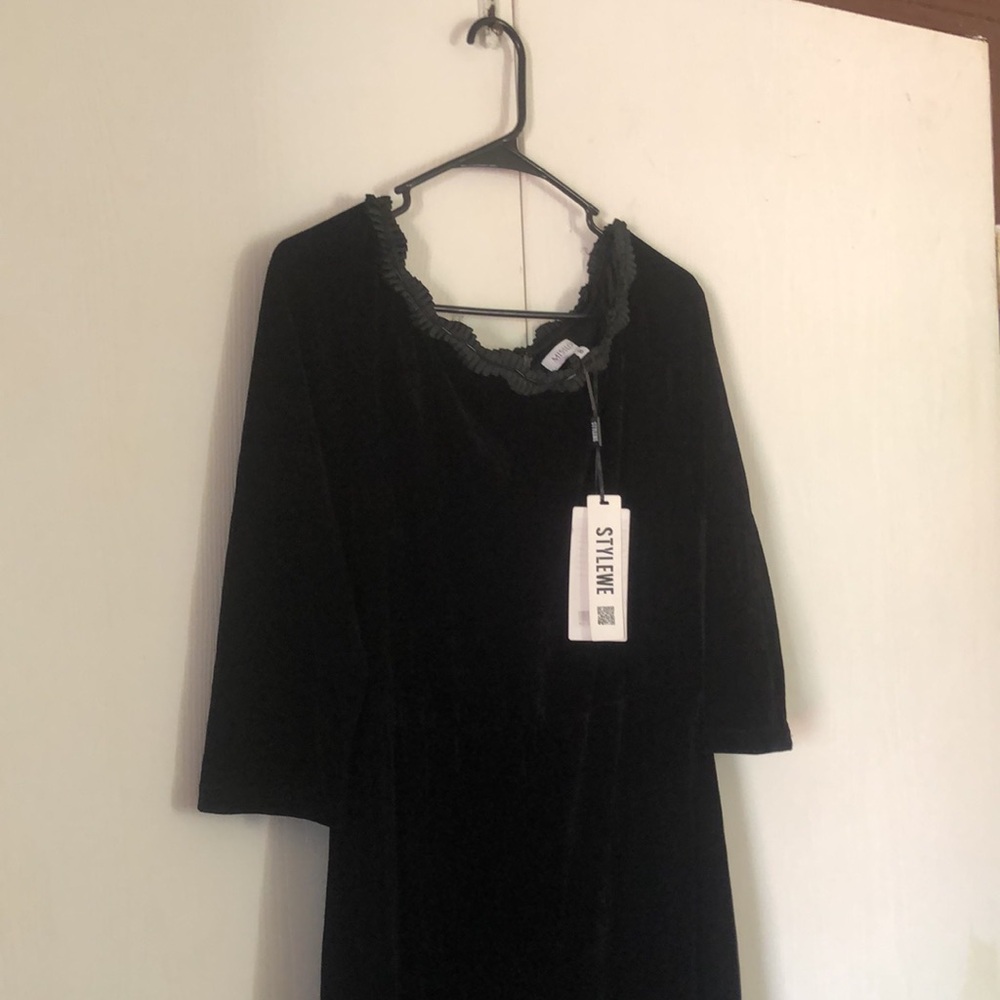 Woman’s black fall velvet wiggle mermaid dark fairy ruffle midi dress
